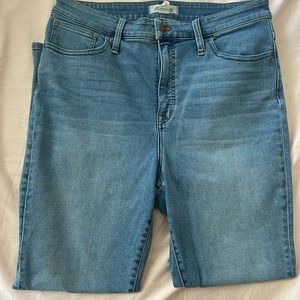 Curvy Roadtripper Skinny Jeans w Split Knee